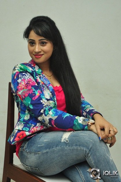 Anchor-Ashwini-At-Iddaram-Movie-Audio-Launch